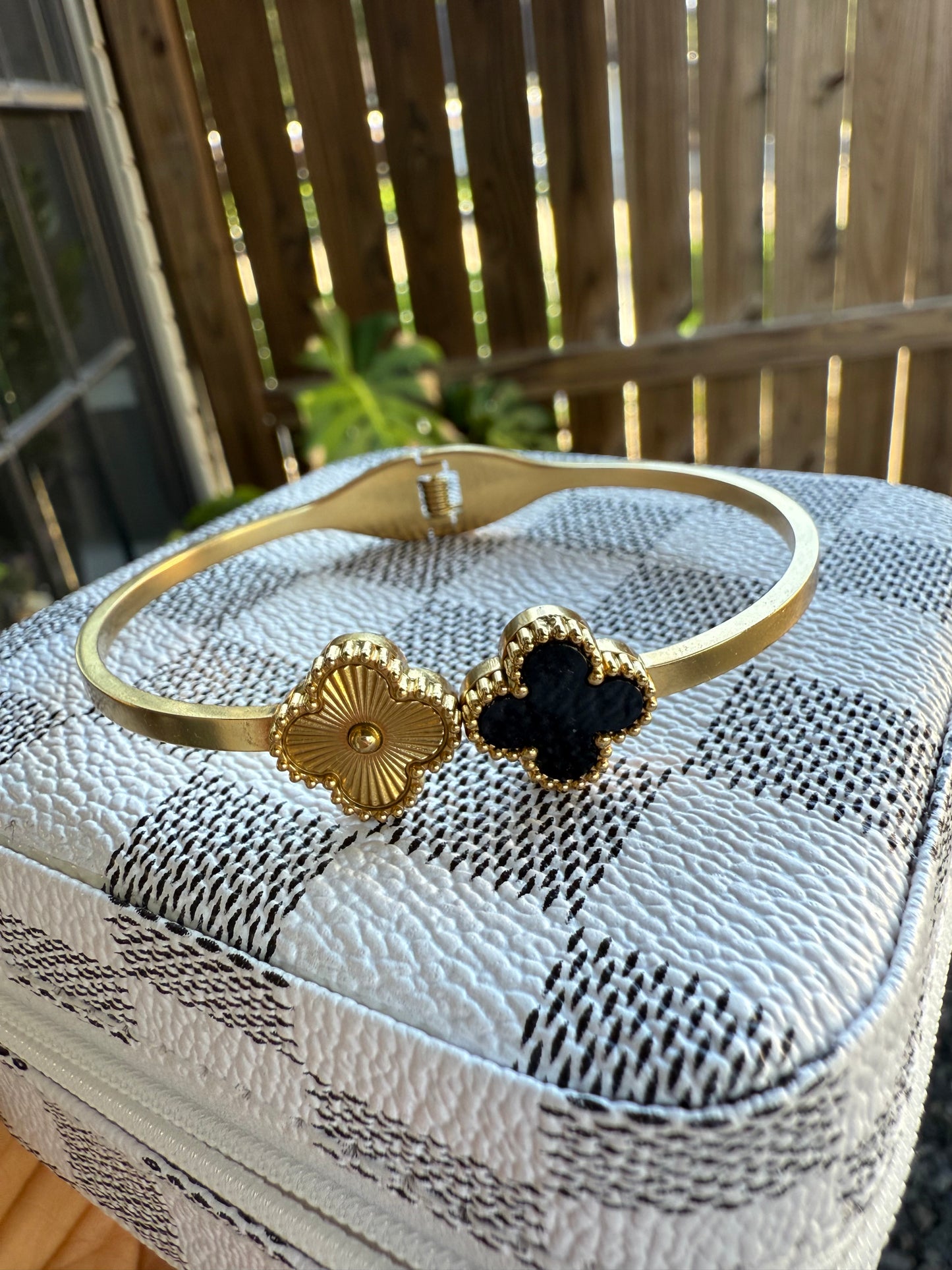 Eternal Clover Bangle