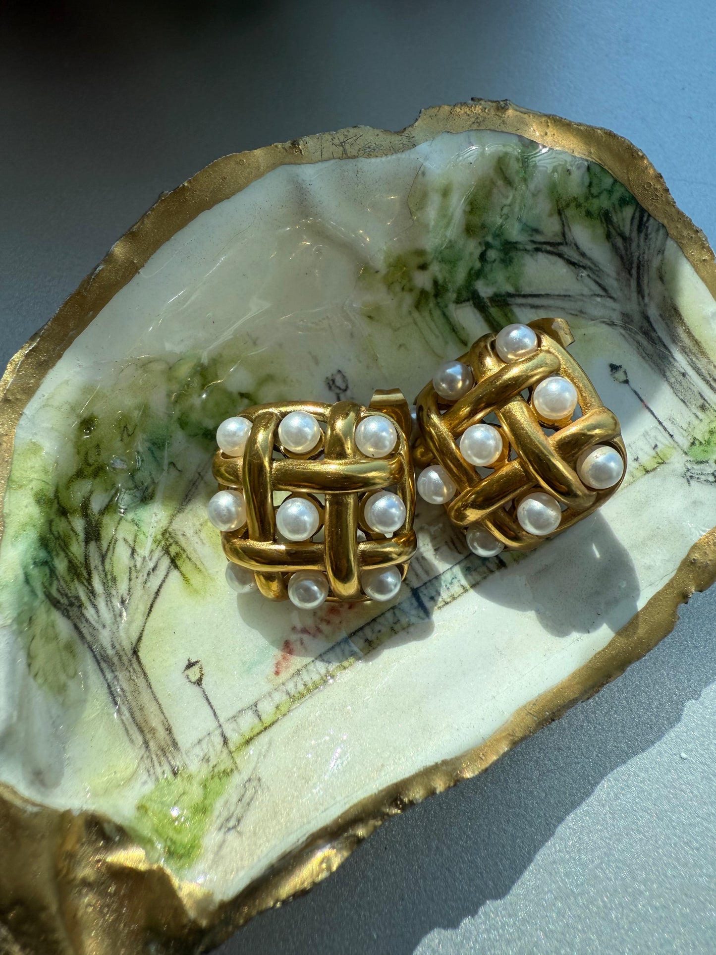 Classy Pearl Vintage Studs