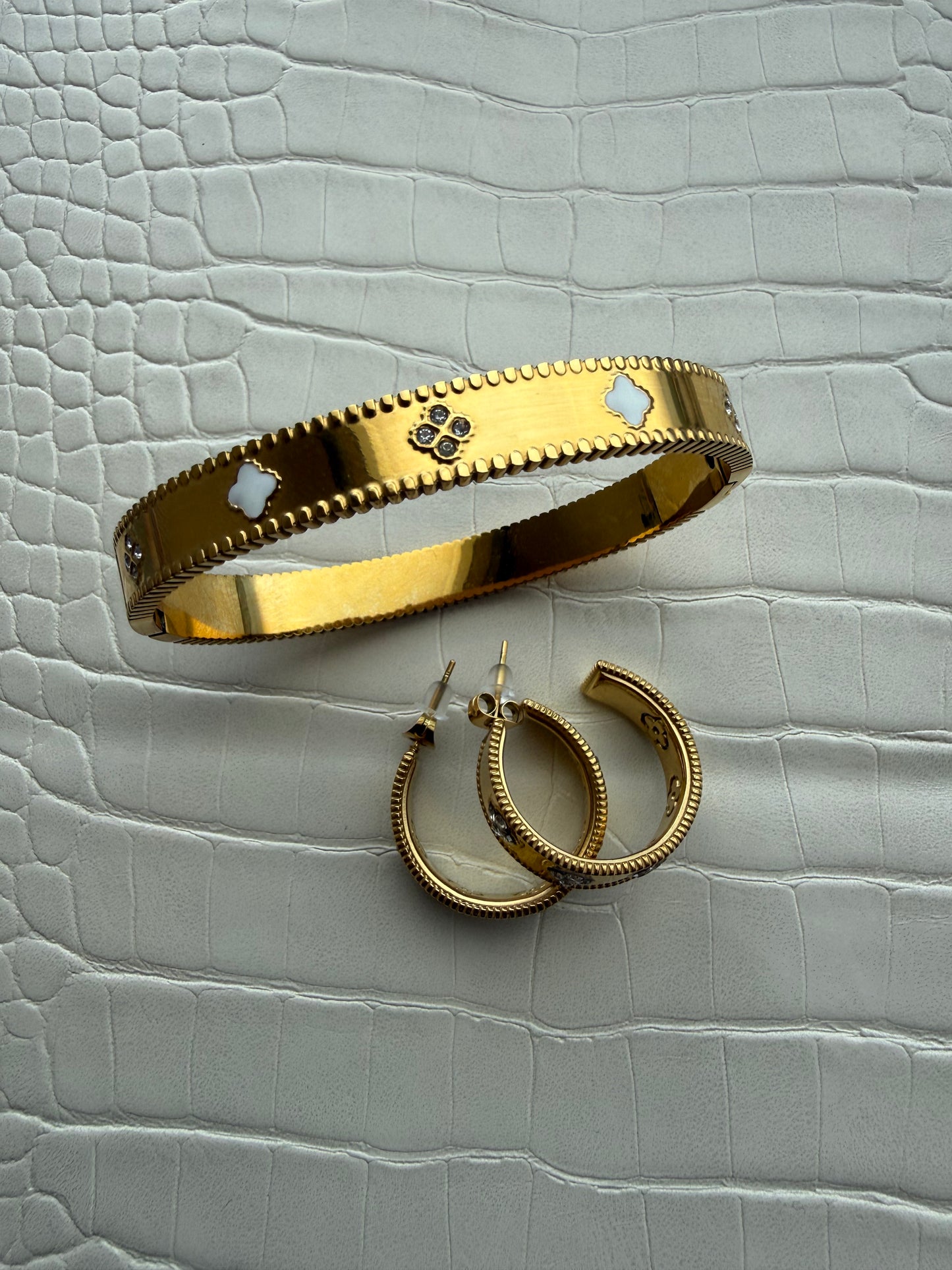 Lavish Clover Bangle Set