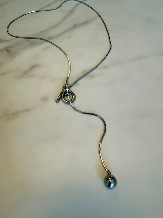 The Silver Hanging Necklace