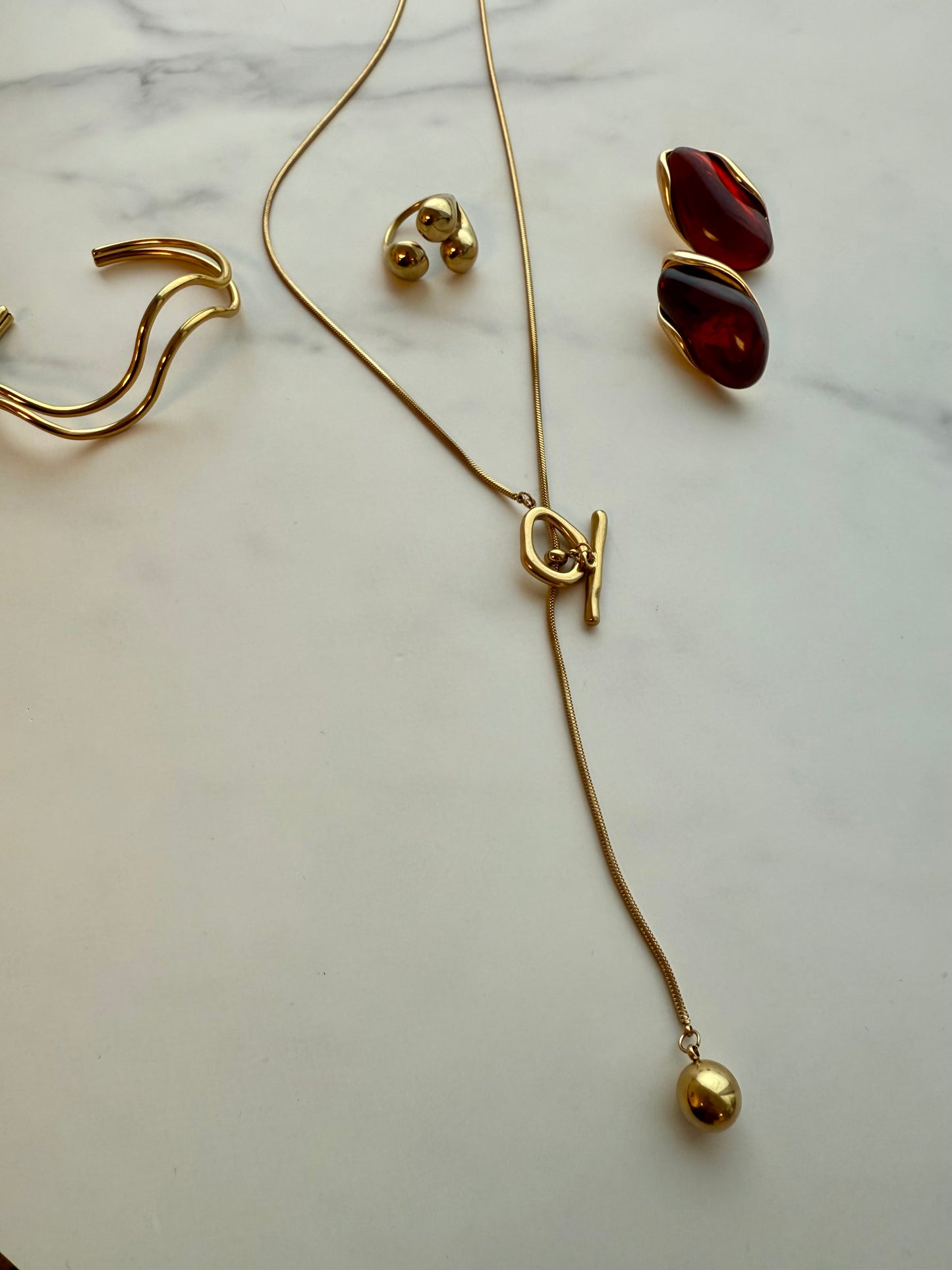 The Gold Hanging Necklace