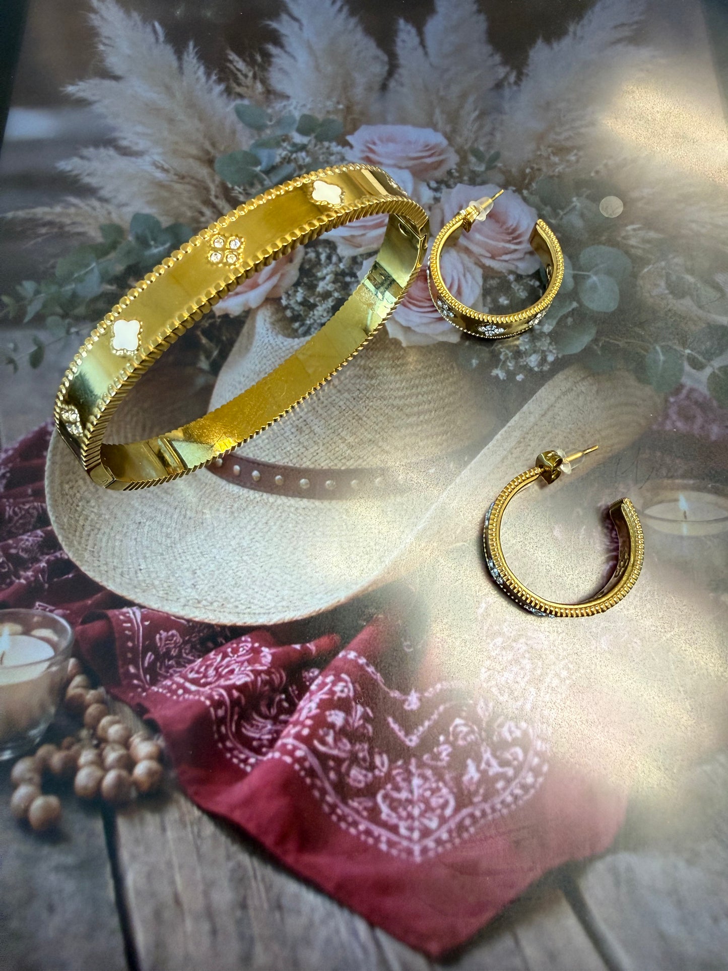 Lavish Clover Bangle Set