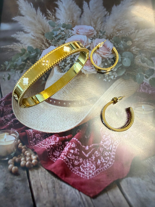Lavish Clover Bangle Set